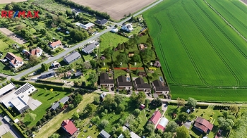 Prodej pozemku 2100 m², Lazníky