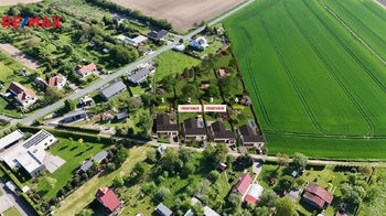 Prodej pozemku 2100 m², Lazníky