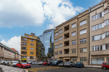 Pohled na dům - Prodej bytu 2+kk v osobním vlastnictví 48 m², Praha 1 - Nové Město