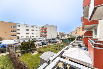 Prodej bytu 1+kk v osobním vlastnictví 33 m², Praha 9 - Kyje