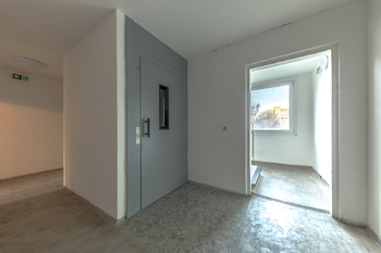 Výtah - Prodej bytu 2+kk v osobním vlastnictví 41 m², Praha 8 - Bohnice