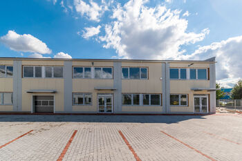 Pronájem výrobních prostor 816 m², Klecany