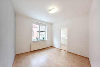 +420 604 191 744 I denisa.myslivcova@re-max.cz - Prodej bytu 1+1 v osobním vlastnictví 40 m², Ostrava