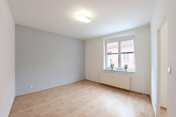 +420 604 191 744 I denisa.myslivcova@re-max.cz - Prodej bytu 1+1 v osobním vlastnictví 40 m², Ostrava