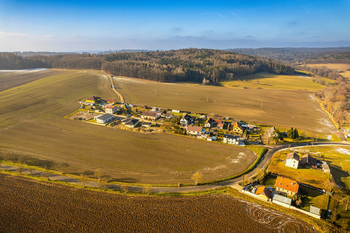 Prodej pozemku 1560 m², Hosín