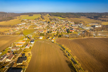 Prodej pozemku 1560 m², Hosín