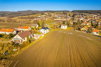 Prodej pozemku 1560 m², Hosín