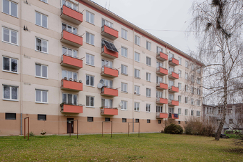 okolí domu - Pronájem bytu 2+1 v osobním vlastnictví 54 m², Brno