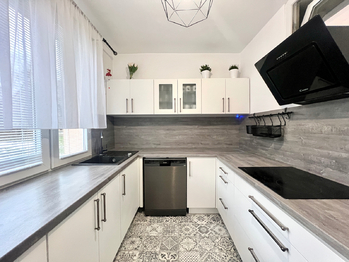 Prodej bytu 3+1 v osobním vlastnictví 83 m², Chomutov
