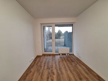 Ložnice s šatnou  - Pronájem bytu 2+kk v osobním vlastnictví 61 m², Vyškov