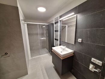 Koupelna - Pronájem bytu 2+kk v osobním vlastnictví 61 m², Vyškov