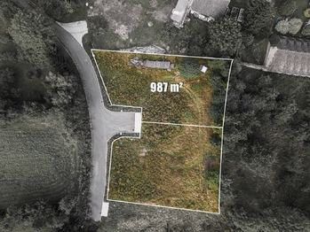 Prodej pozemku 987 m², Tuchlovice
