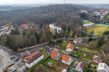 Letecký pohled na dům a okolí - Pronájem bytu 4+kk v osobním vlastnictví 127 m², Radim