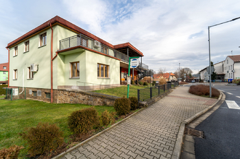 Pohled na dům - Pronájem bytu 4+kk v osobním vlastnictví 127 m², Radim