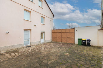 Dvůr - Pronájem kancelářských prostor 35 m², Roudnice nad Labem