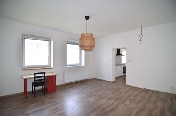 obývací pokoj - Pronájem bytu 2+1 v osobním vlastnictví 57 m², Praha 4 - Michle