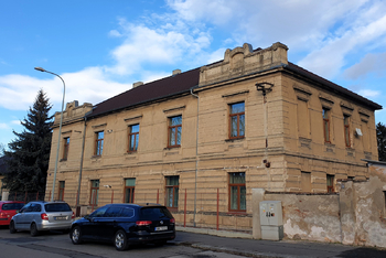 dům z ulice  - Prodej bytu 2+kk v osobním vlastnictví 49 m², Praha 9 - Čakovice