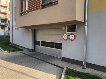 Pronájem garážového stání 16 m², Praha 9 - Čakovice