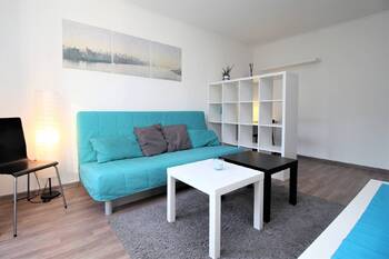 obývací pokoj - Pronájem bytu 1+1 v osobním vlastnictví 28 m², Milovice