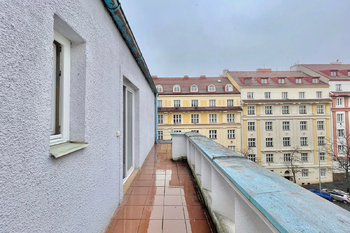 Pronájem bytu 1+kk v družstevním vlastnictví 45 m², Praha 3 - Žižkov