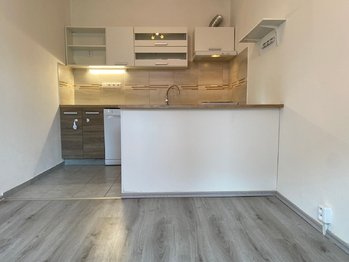 Kuchně  - Pronájem bytu 3+1 v osobním vlastnictví 75 m², Praha 8 - Libeň