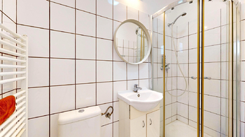 Koupelna - Prodej domu 435 m², Praha 9 - Horní Počernice