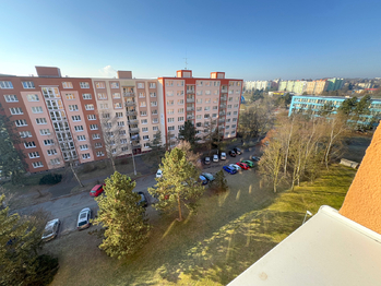 pohled z okna - Pronájem bytu 2+1 v osobním vlastnictví 58 m², Plzeň