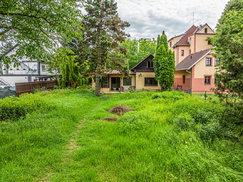 Prodej pozemku 1375 m², Praha 5 - Lahovice
