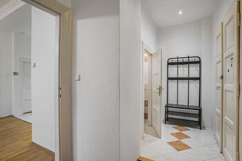 Vstupní předsíň se vstupem na toaletu - Pronájem bytu 3+kk v osobním vlastnictví 80 m², Praha 6 - Bubeneč