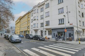 Lokalita disponuje množstvím restaurací a služeb - Pronájem bytu 3+kk v osobním vlastnictví 80 m², Praha 6 - Bubeneč