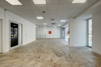 pohled 2 NP výhled ke schodům - Pronájem kancelářských prostor 277 m², Brno