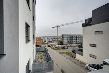 výhled z bytu - Pronájem bytu 1+kk v osobním vlastnictví 39 m², Brno