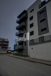 označení bytu na fasádě foto 4 - Pronájem bytu 1+kk v osobním vlastnictví 39 m², Brno