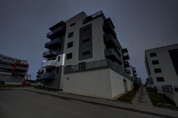 označení bytu na fasádě foto 3 - Pronájem bytu 1+kk v osobním vlastnictví 39 m², Brno