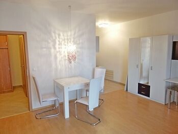 Pronájem bytu 1+kk v osobním vlastnictví 40 m², Praha 9 - Kyje