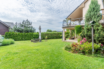 Prodej domu 420 m², Černolice