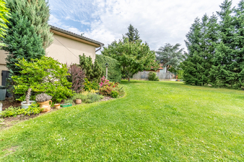 Prodej domu 420 m², Černolice