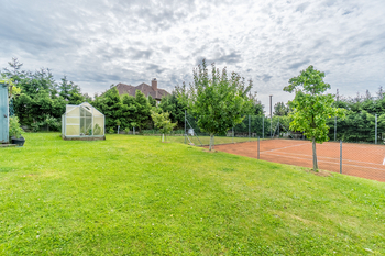 Prodej domu 420 m², Černolice