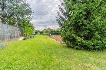 Prodej domu 420 m², Černolice