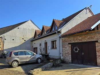 RD záběr z ulice - Prodej domu 161 m², Syrovice