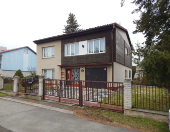 Pohled z ulice - Prodej domu 165 m², Jesenice 