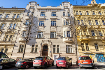 Pohled na dům - Prodej komerčního prostoru 86 m², Praha 2 - Vinohrady 