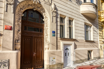 Pohled na dům - Prodej komerčního prostoru 86 m², Praha 2 - Vinohrady