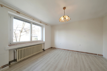 Dolní byt pokoj 2 - Prodej domu 150 m², Úžice