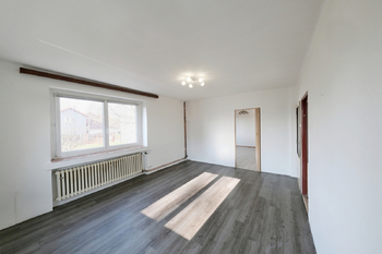 Dolní byt pokoj 1 - Prodej domu 150 m², Úžice