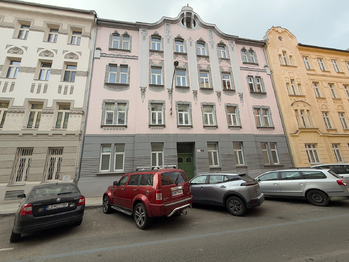 Pohled z ulice  - Pronájem bytu 2+kk v osobním vlastnictví 65 m², Brno