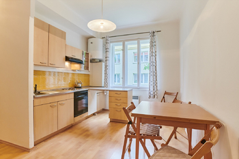 1.NP - kuchyň - Prodej domu 171 m², Praha 10 - Hostivař