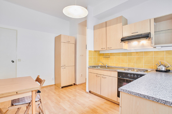 1.NP - kuchyň - Prodej domu 171 m², Praha 10 - Hostivař
