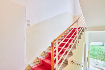 centrální chodba - Prodej domu 171 m², Praha 10 - Hostivař