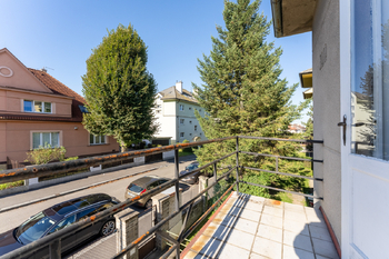 2.NP - pohled z balkonu - Prodej domu 171 m², Praha 10 - Hostivař